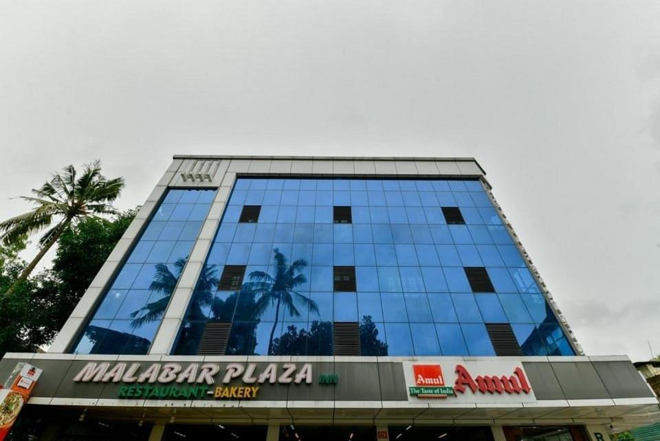 Malabar Plaza Inn Kochi Bagian luar foto