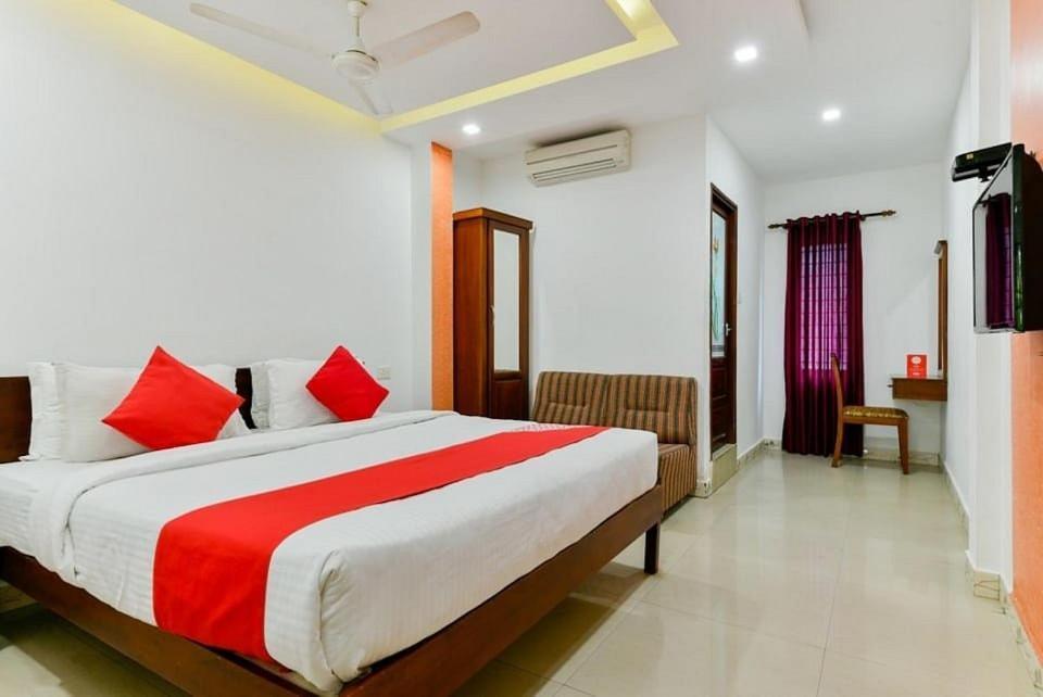 Malabar Plaza Inn Kochi Bagian luar foto