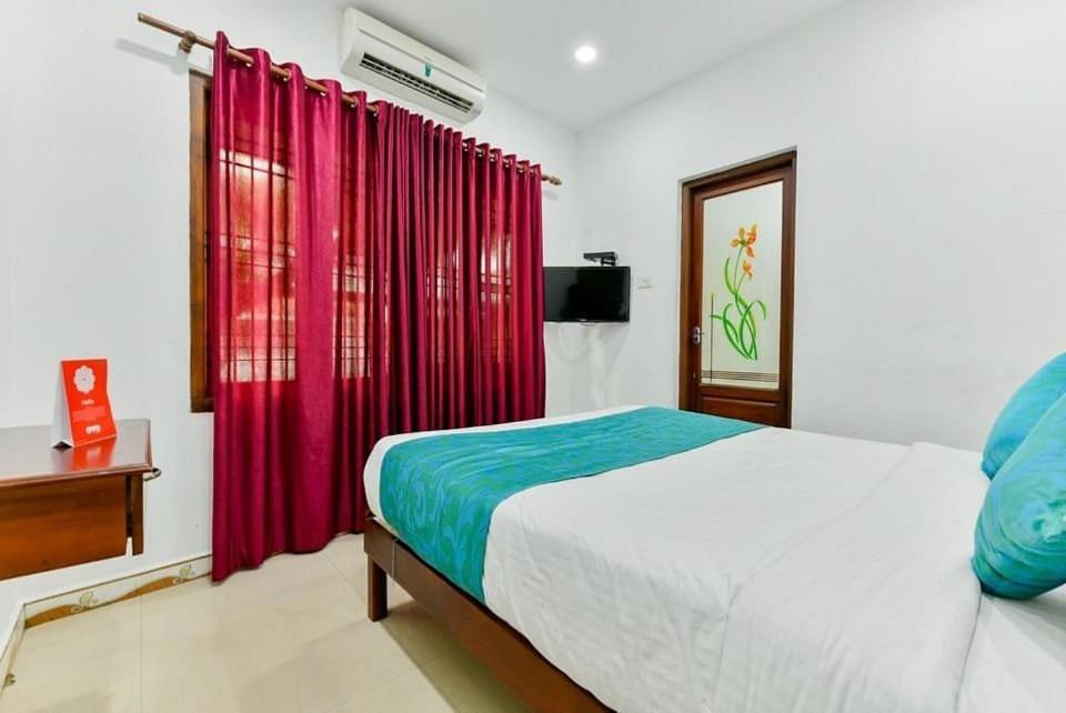 Malabar Plaza Inn Kochi Bagian luar foto